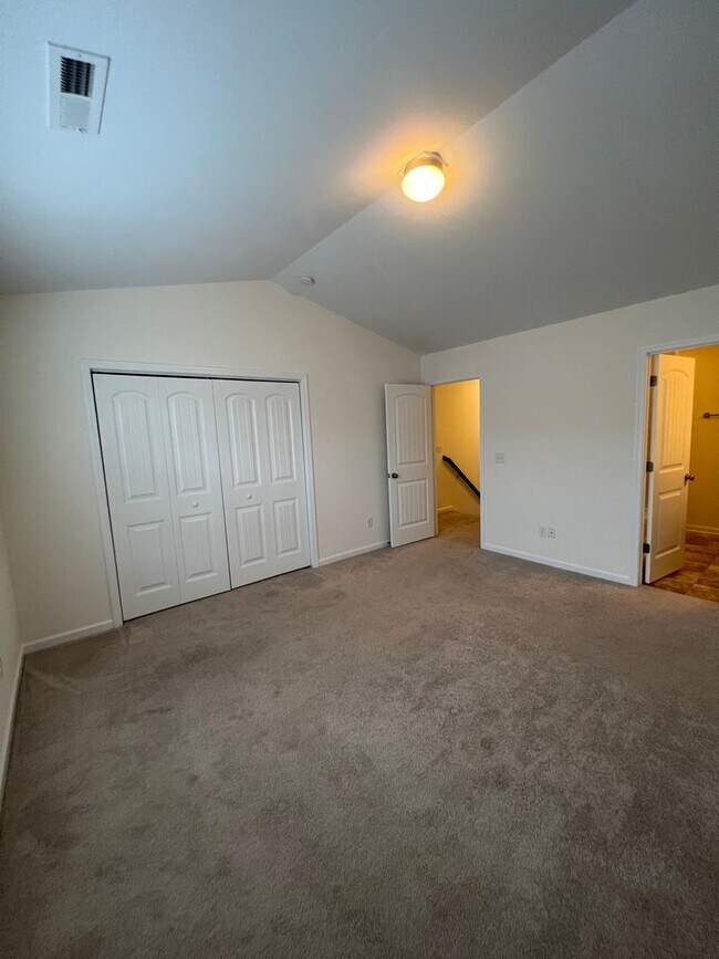 Building Photo - SAYLOR'S WATCH - 3 Bedroom Townhome in Mon...