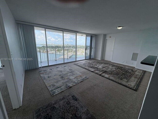 Building Photo - 7601 E Treasure Dr