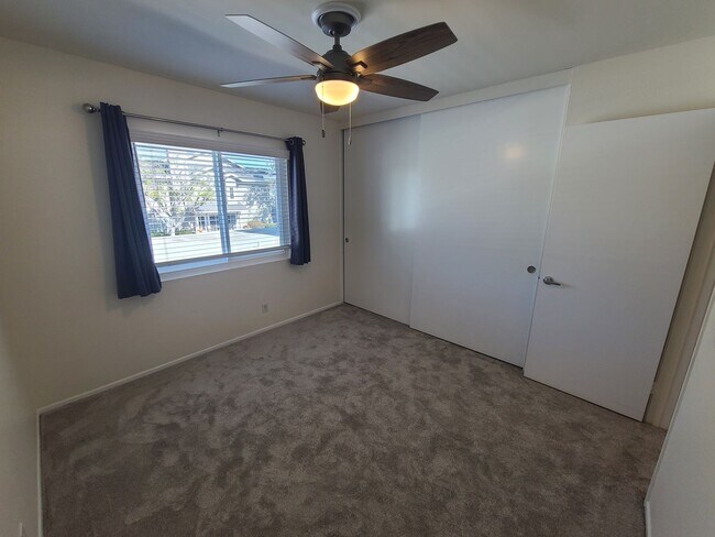 Building Photo - Spacious Two story 3 bed 2.5 baths + 2 car garage in great school district.