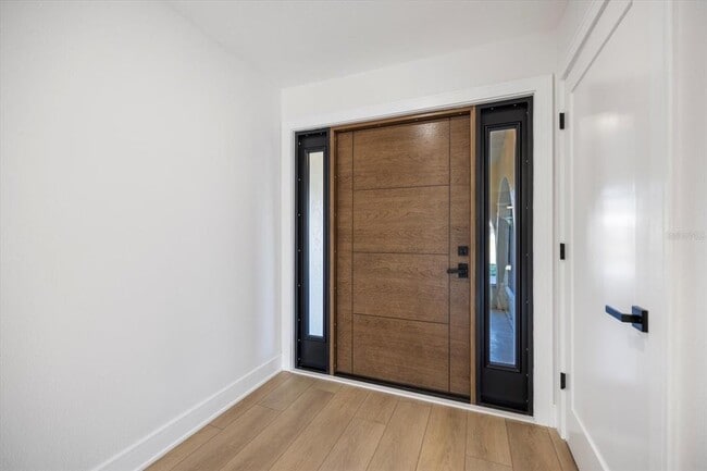 Building Photo - 470 Leger Dr