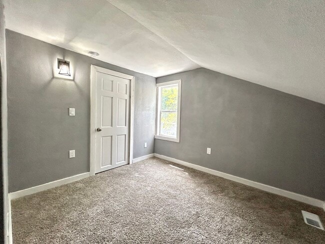 Building Photo - Three Bedroom Home in Muskegon