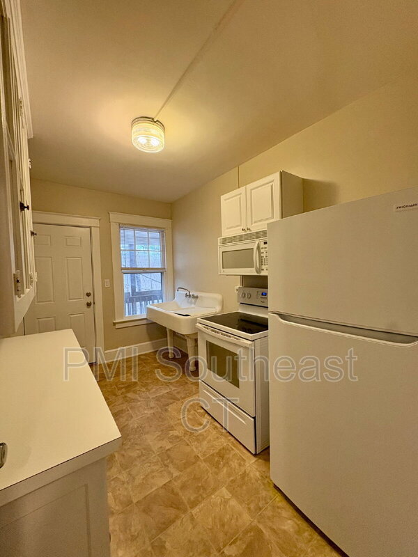 Building Photo - 640 Williams St