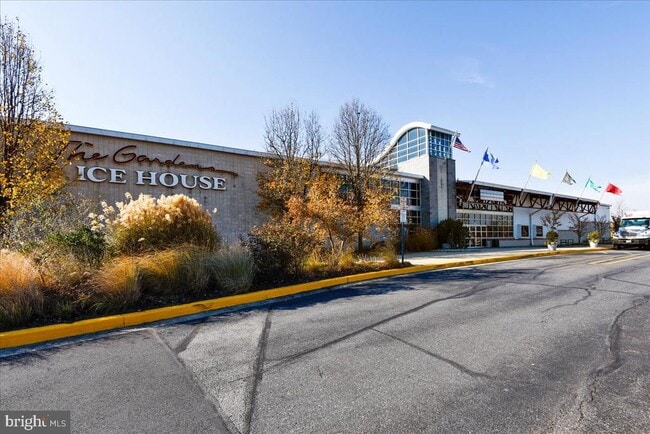 Building Photo - 2867 Shepperton Terrace