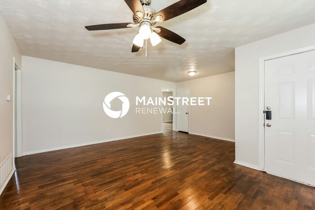 Building Photo - 3 Bedroom Pet-Friendly Home in Farmers Branch, TX with Main Street Renewal