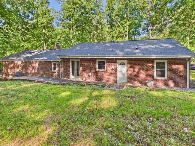 Building Photo - 7854 Whitworth Rd