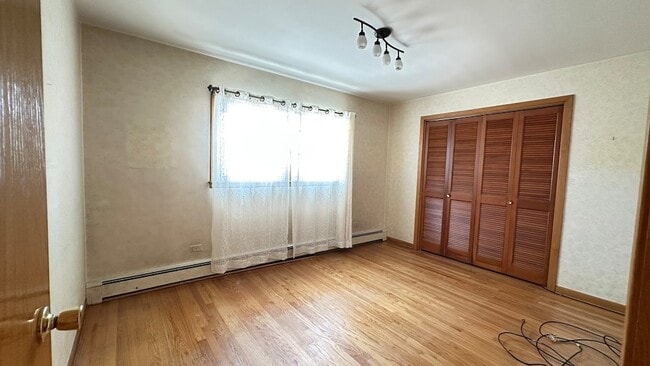 Building Photo - 5219 N Bernard St