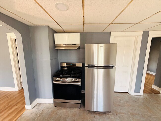 Building Photo - 528 Chenango St