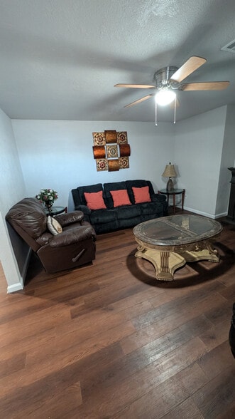 Building Photo - 1004 NE 28th St