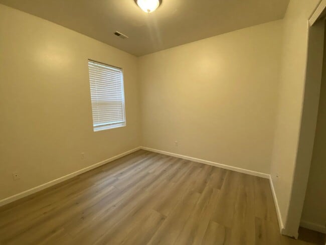 Building Photo - 660 Callahan Dr