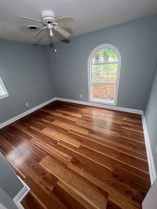 Building Photo - Beautiful 4/3 Home in North East Jackson