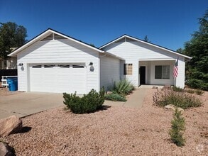 Building Photo - Amazing 2 bed + den / 2 baths in Stone Creek
