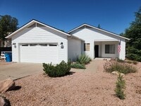 Building Photo - Amazing 2 bed + den / 2 baths in Stone Creek