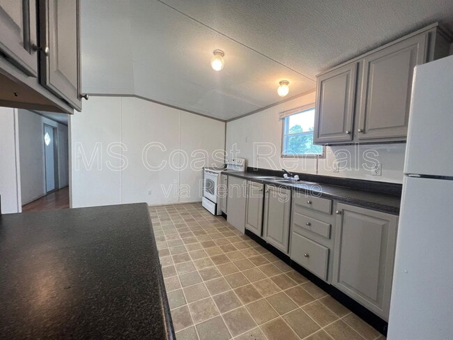 Building Photo - 8400 W Oaklawn Rd