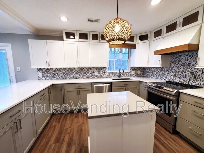 Building Photo - 9734 Hawkdale Ln