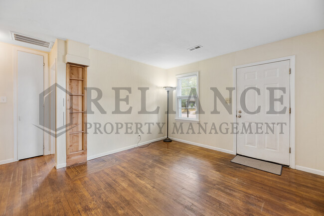 Building Photo - 1022 S Yale St