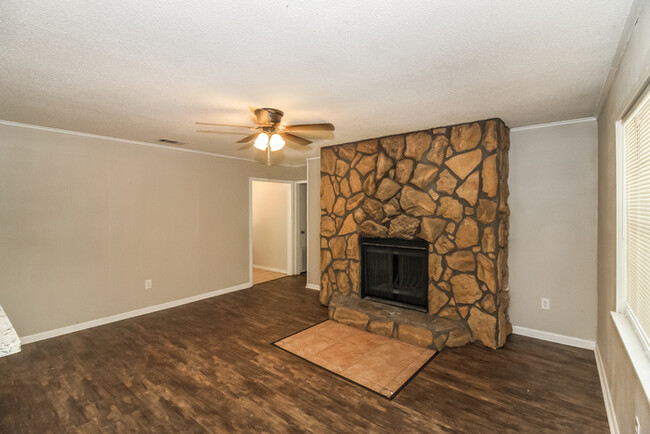 Building Photo - 7015 Russwood Ln E