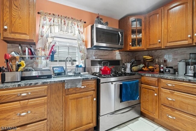 Building Photo - 356 Sherman St