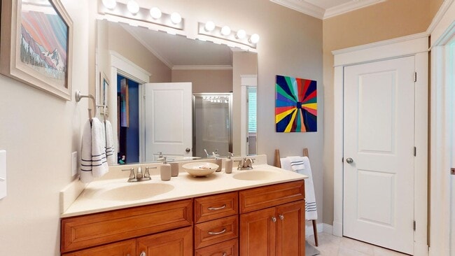 Building Photo - 3 Bed/4.5 Bath Crescent Hill Charmer with 2 Car Garage