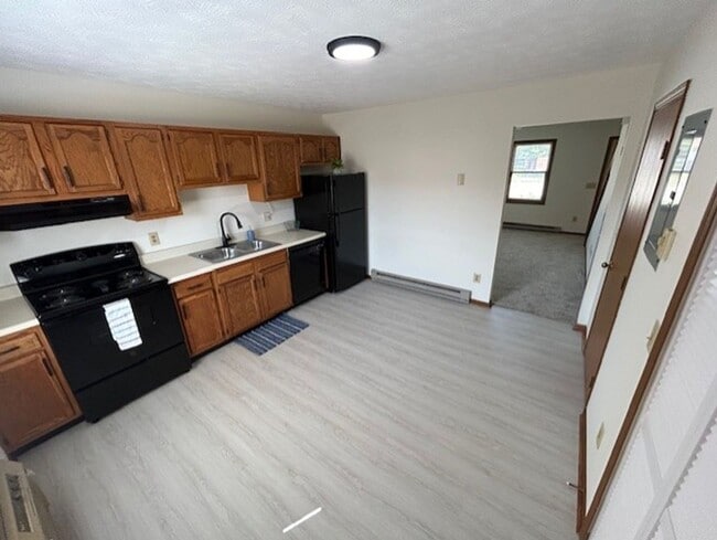 Building Photo - 2-Bedroom Townhome - Available Soon!