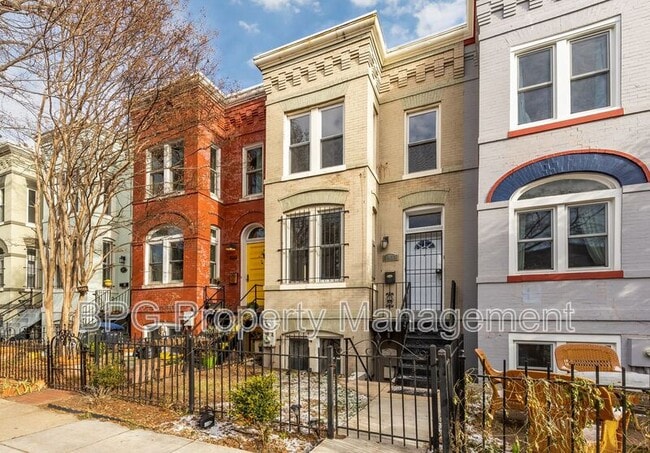 Building Photo - 1033 5th St NE