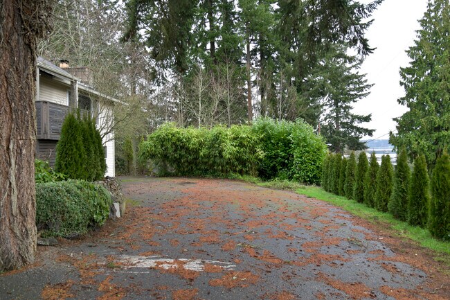 Building Photo - 809 S Summit Ave