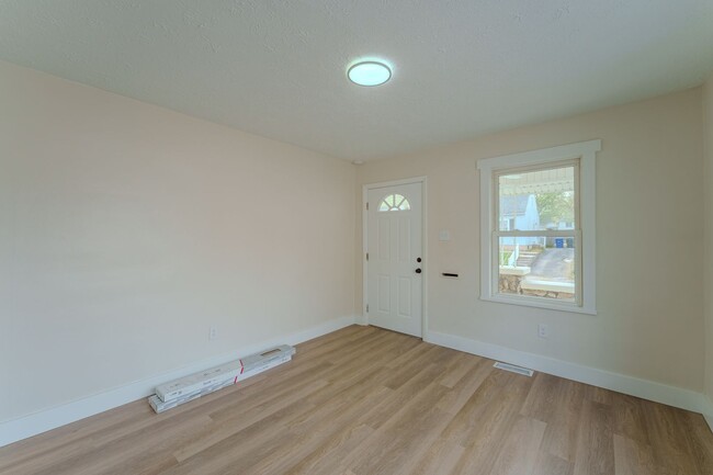 Building Photo - Remodeled 2 bedroom with off street parkin...