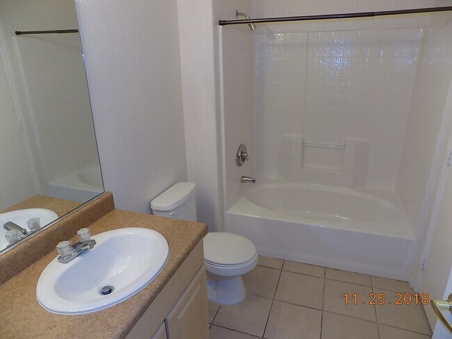 Building Photo - NW 1st floor condo