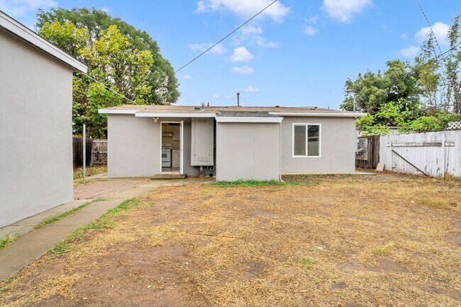 Building Photo - Clairemont Mesa Blvd 4414-4416 Duplex