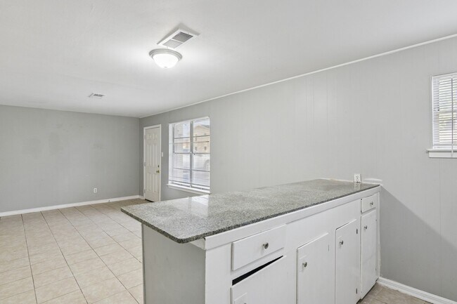 Building Photo - 3641 N MacGregor Way