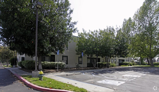 Building Photo - Century Arrowhead Vista