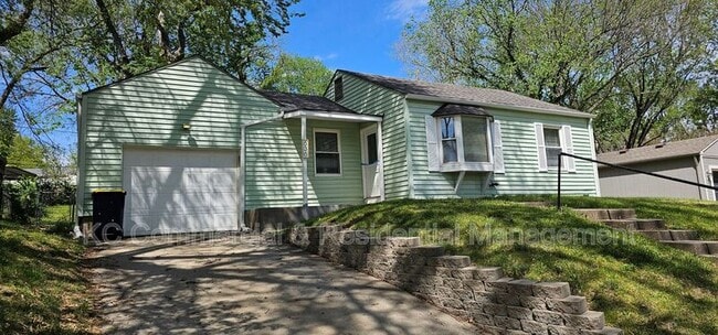 Building Photo - 636 NE 45th Terrace