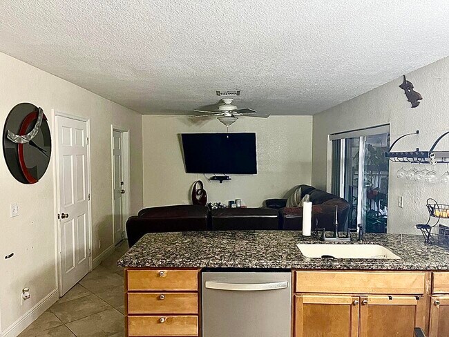 Building Photo - 1622 S Club Dr