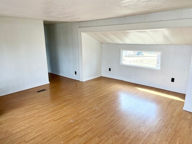 Building Photo - Southside 2 Bed Mobile Home at Southwood M...