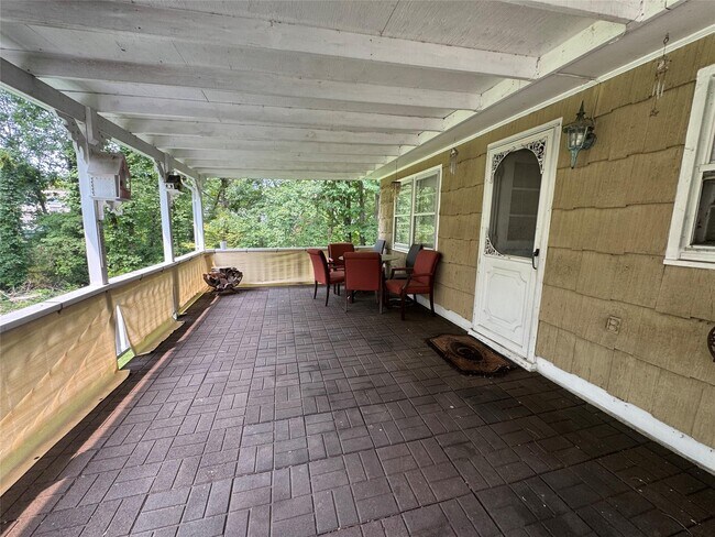 Building Photo - 553 Cross Hill Ln