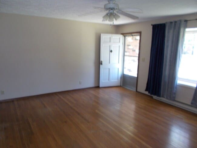 Building Photo - Lovely 3 bedroom 1 1/2 baths home located in Southwest Richmond