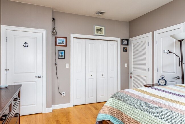 Building Photo - 168 Humphrey St