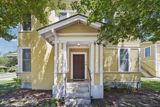 Building Photo - 842 E Guenther St