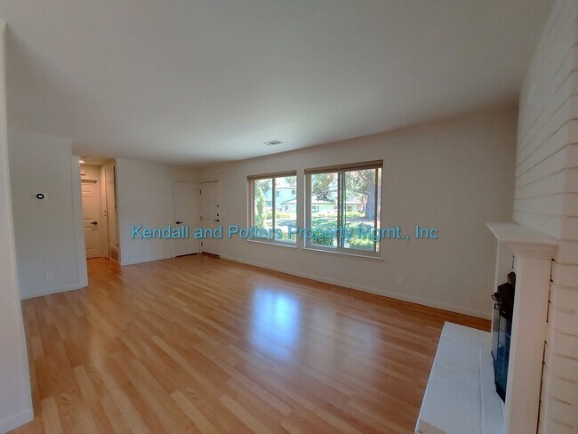 Building Photo - 1121 Sutherland Ln