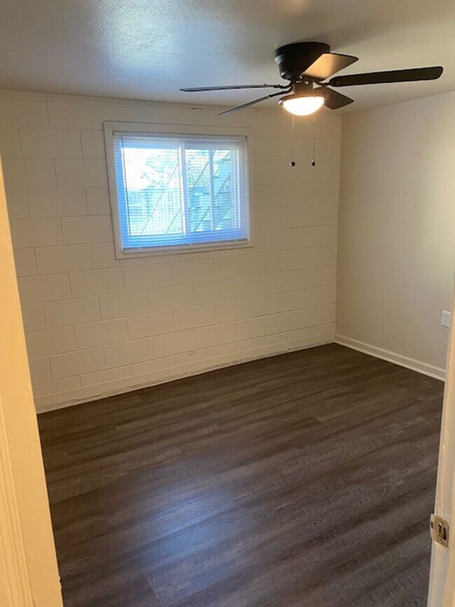 Building Photo - 4537 Saunders Dr