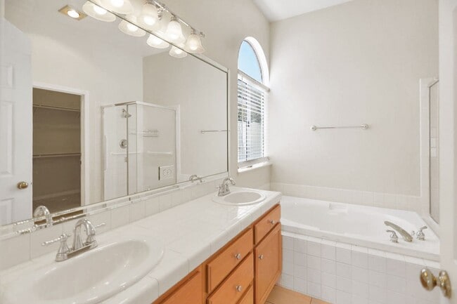 Building Photo - Single Story 3 Bedroom Summerlin Home