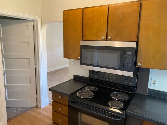 Building Photo - AVAILABLE SEPTEMBER - 1 BED 1 BATH