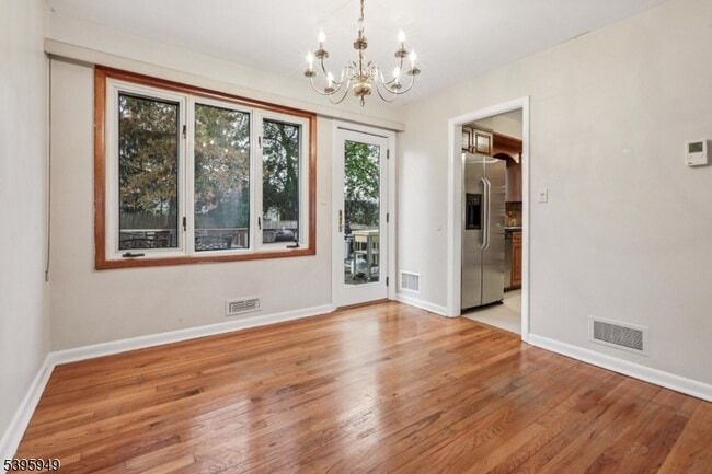 Building Photo - 145 Vivian Ave