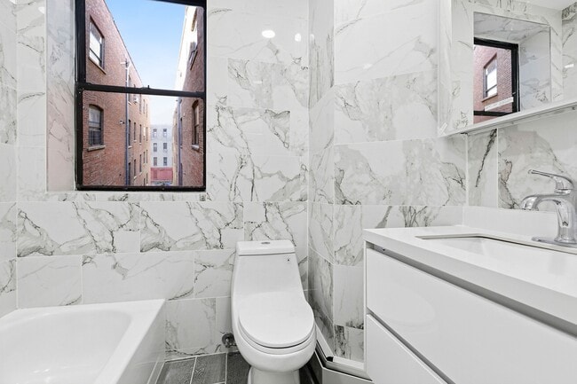 Building Photo - 441 W 151st St