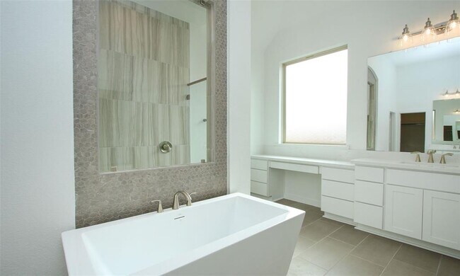 Building Photo - 23715 Fernbriar St