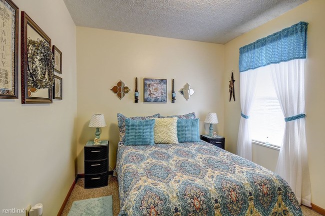 Building Photo - 3 br, 1.5 bath Townhome - Canterbury Place