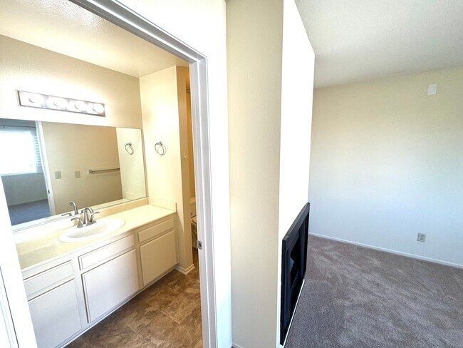 Building Photo - 12251 Moorpark St