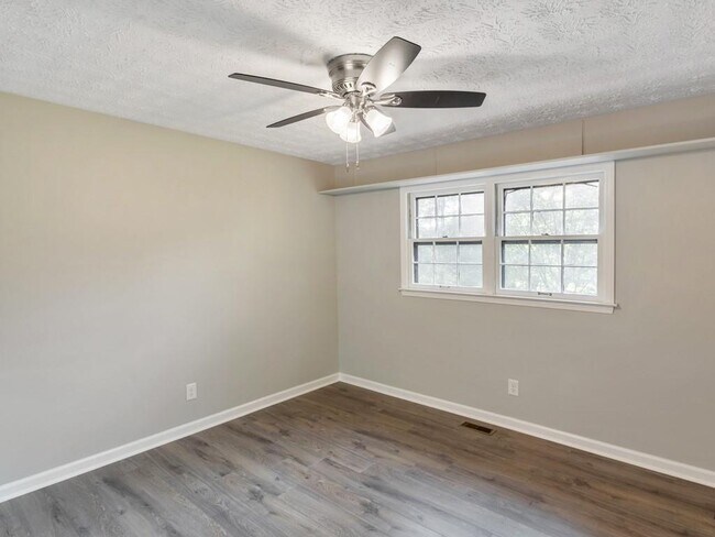 Building Photo - 2501 Sandy Ct