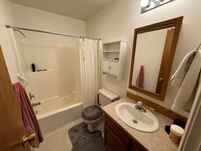 Building Photo - Beautiful Home on The East Side of Great Falls