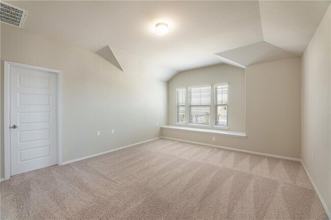 Building Photo - 220 Trailside Ln
