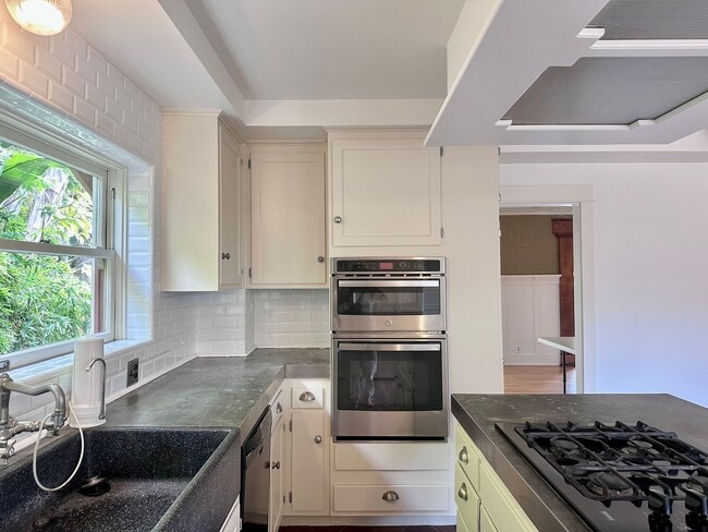 Building Photo - Meticulously Restored 1920s Craftsman on a Private, Hedged Lot | Pet Friendly!